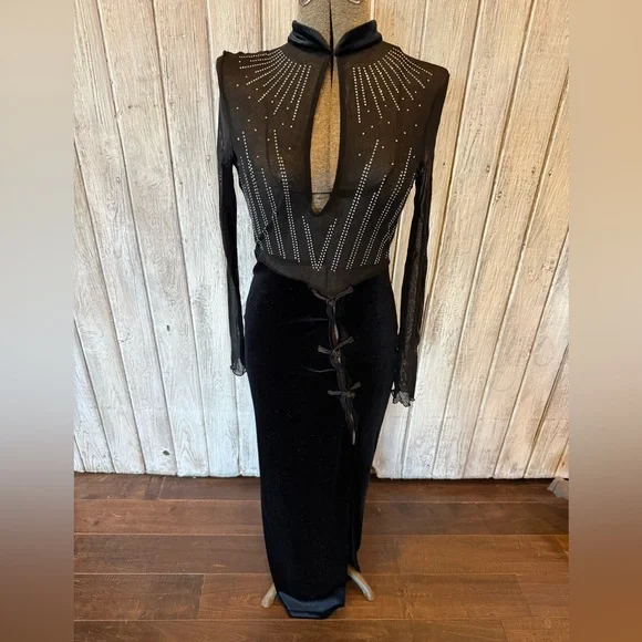 Elegant Black Long Sleeve Dress - Picture 1 of 8